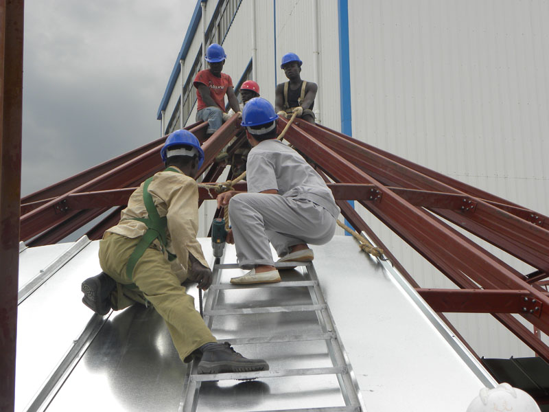 Installing maize silo in Tanzania.jpg